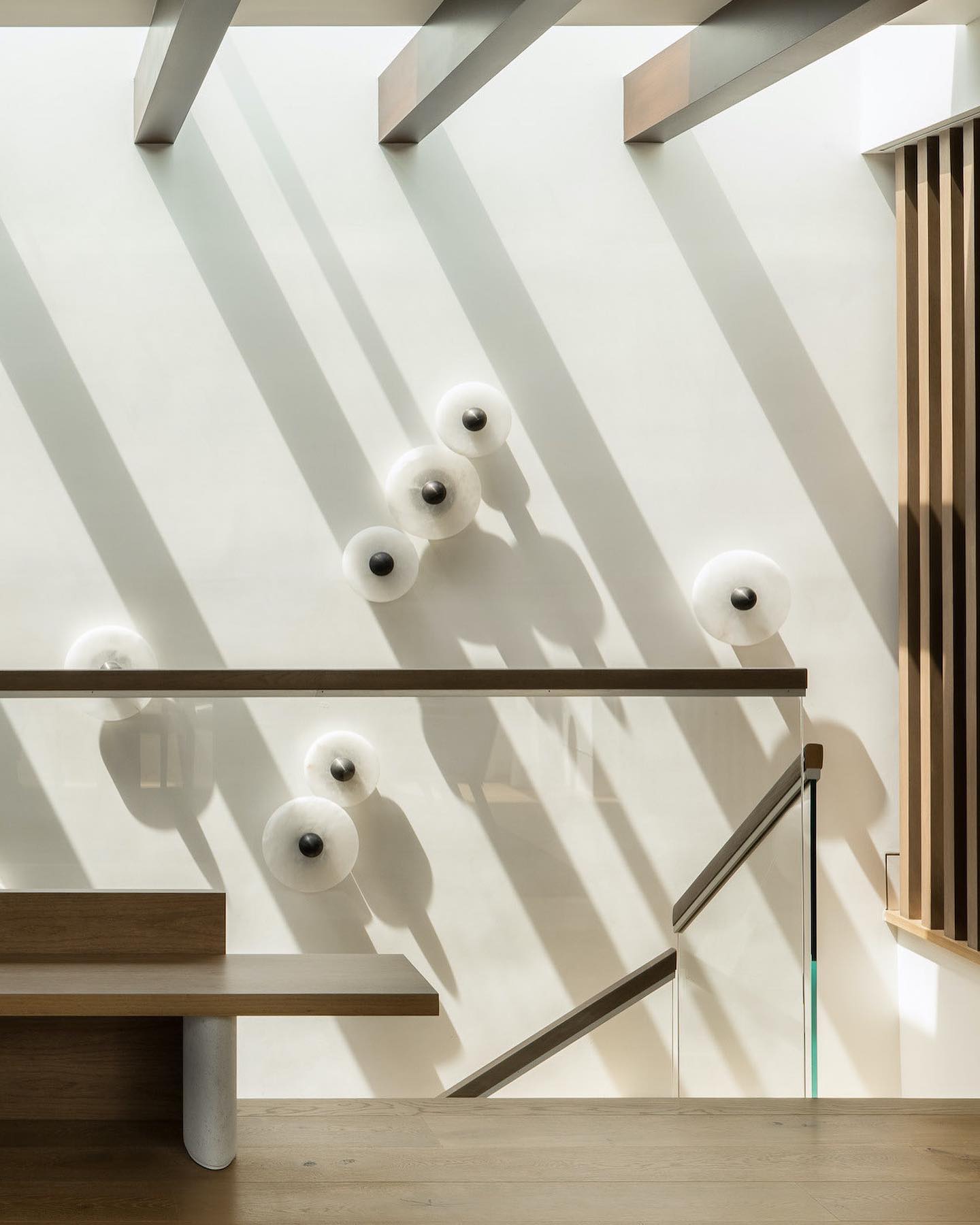 Alabaster Planes Wall Lamp - JutuLight