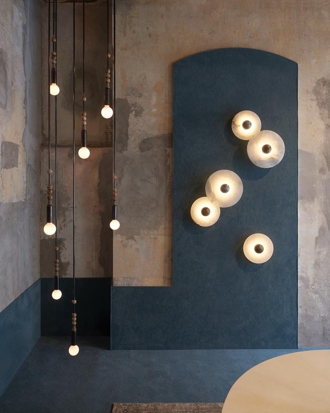 Alabaster Planes Wall Lamp - JutuLight