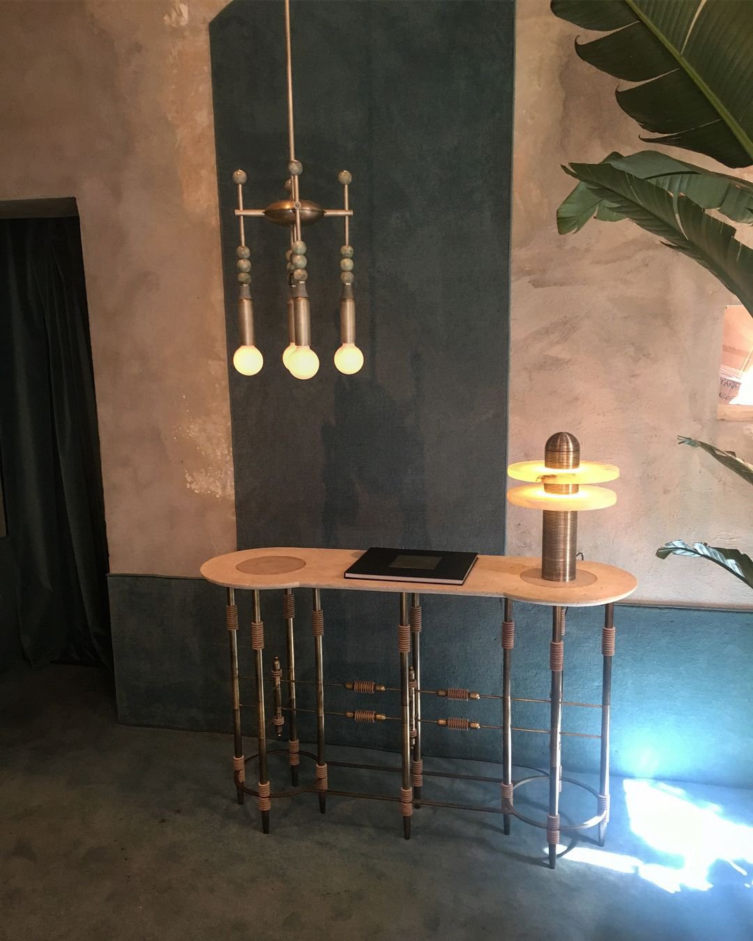 Alabaster Planes Table Lamp - JutuLight