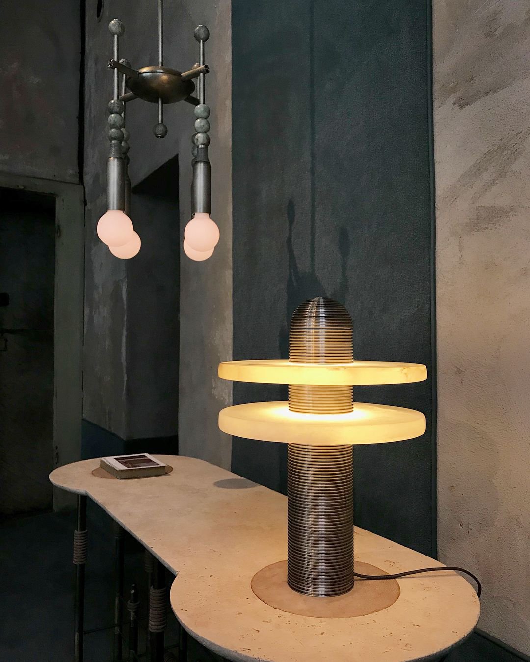 Alabaster Planes Table Lamp - JutuLight