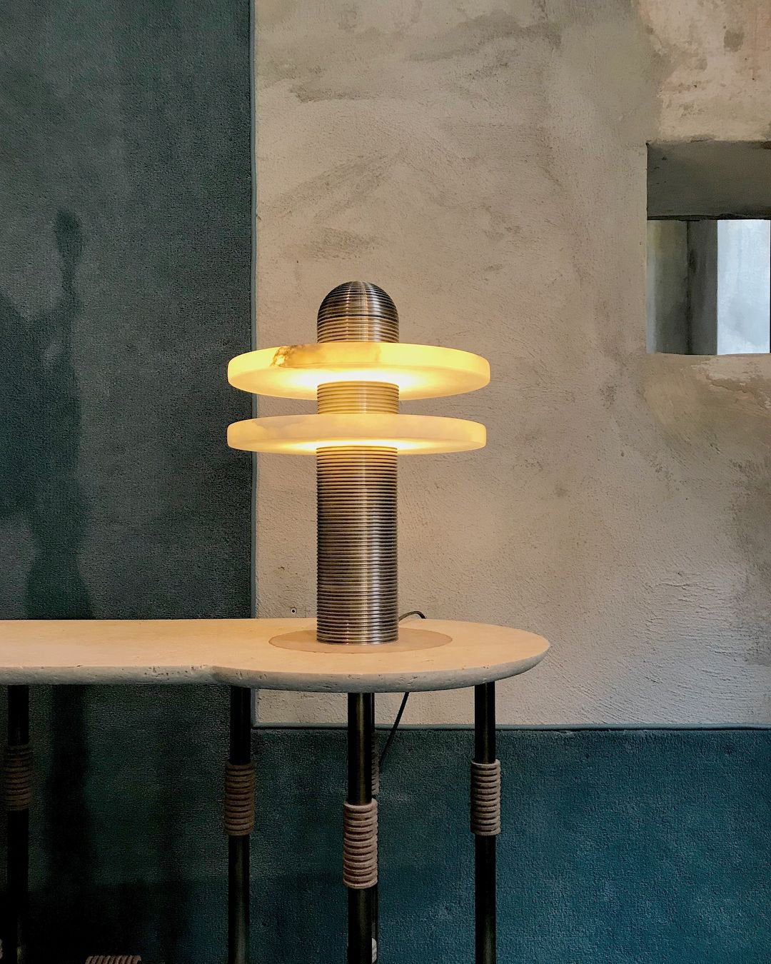Alabaster Planes Table Lamp - JutuLight