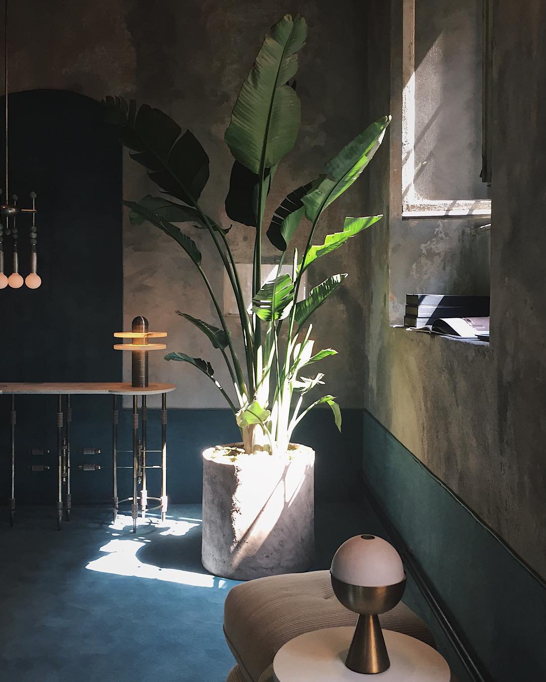 Alabaster Planes Table Lamp - JutuLight