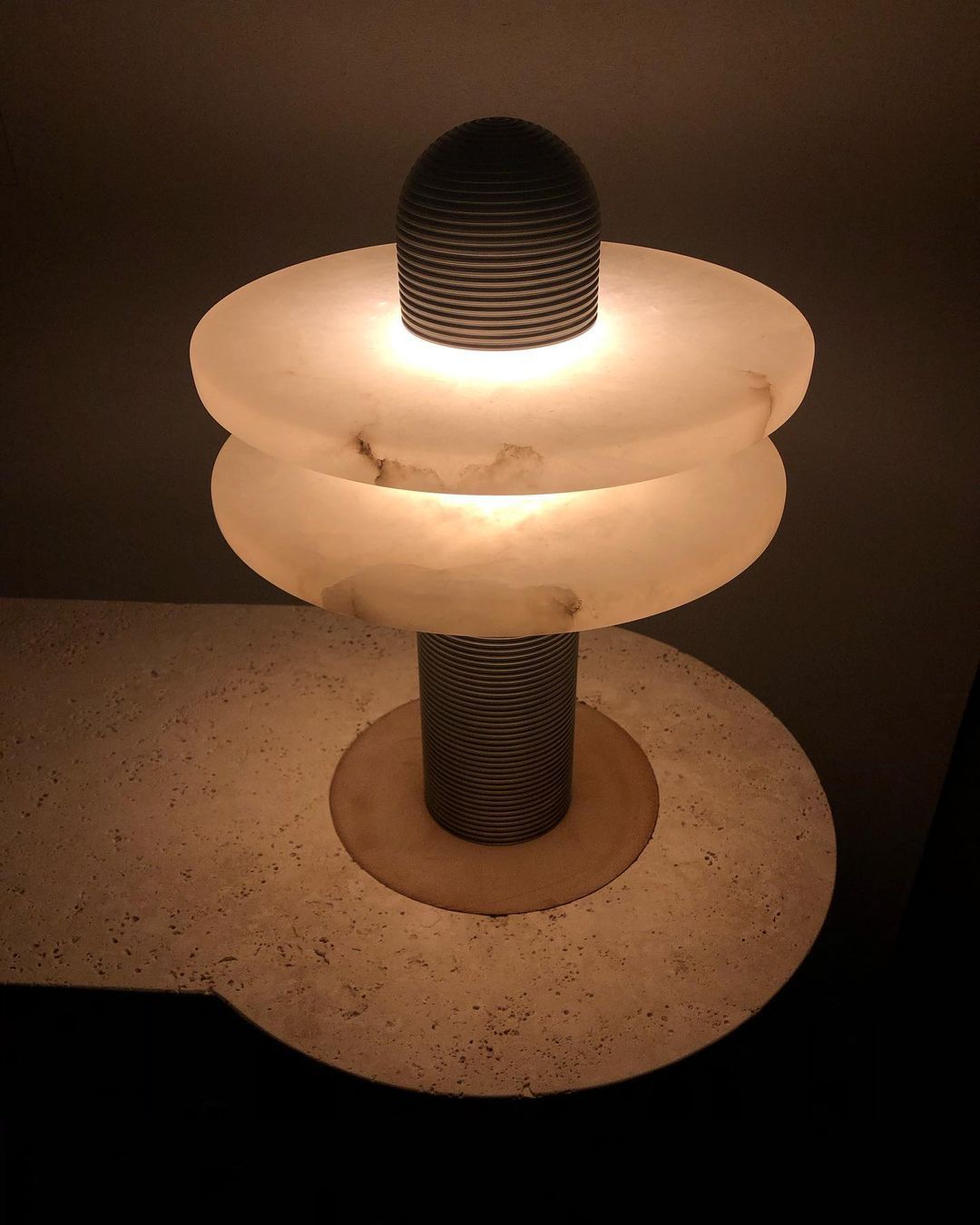 Alabaster Planes Table Lamp - JutuLight