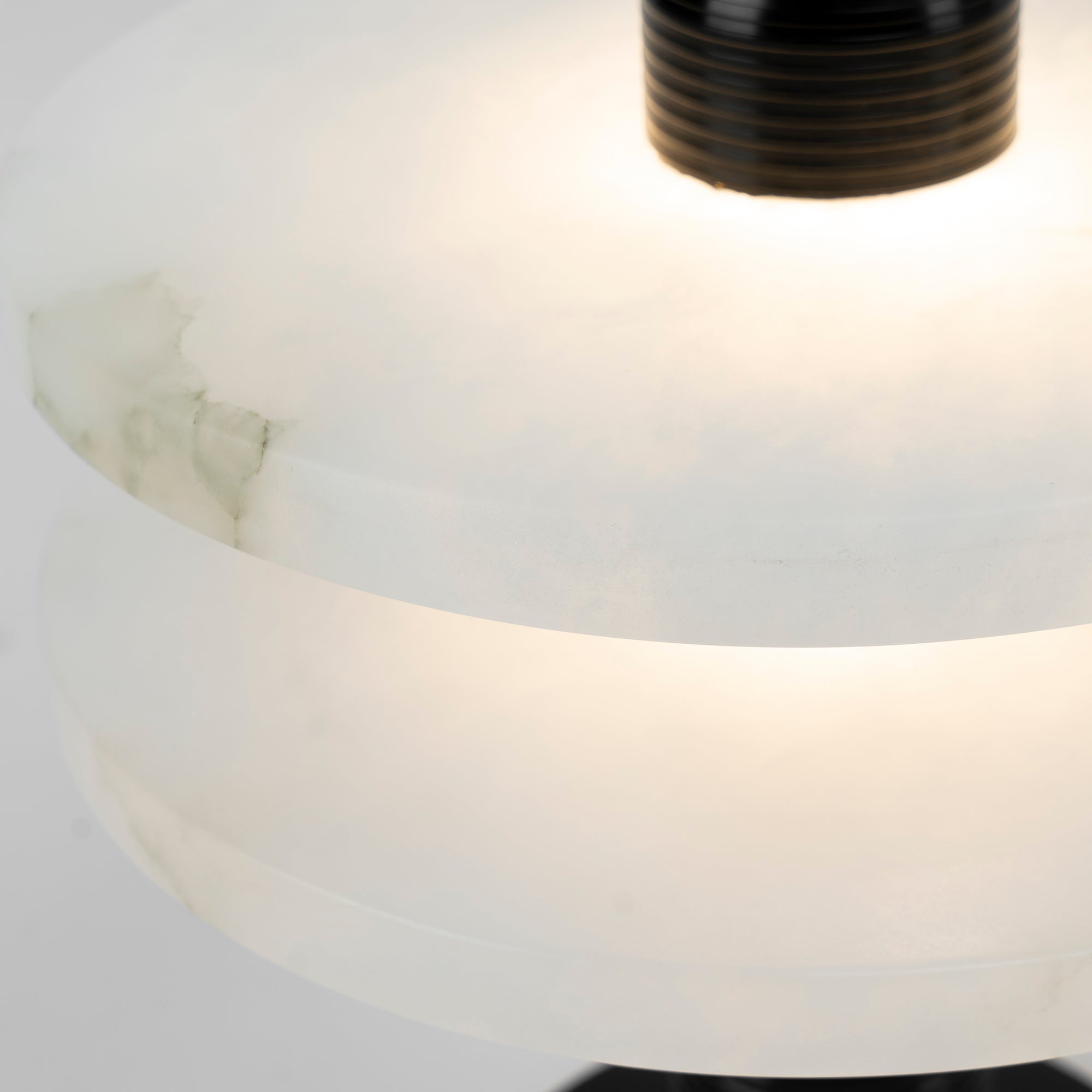Alabaster Planes Table Lamp - JutuLight