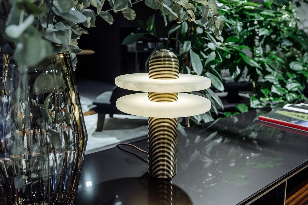 Alabaster Planes Table Lamp - JutuLight