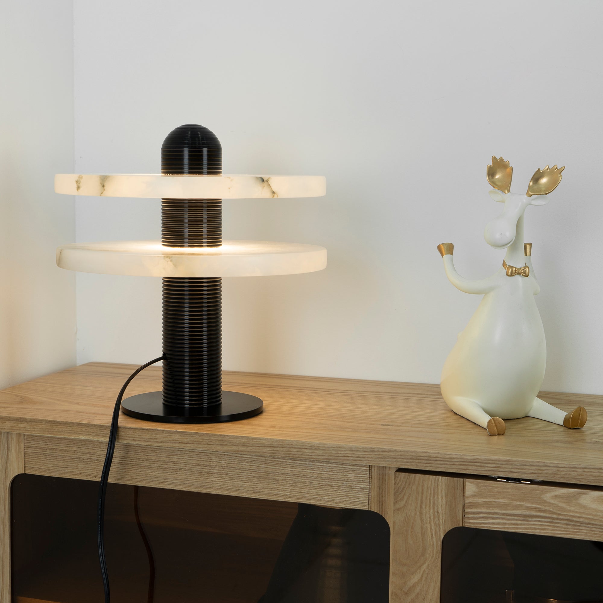 Alabaster Planes Table Lamp - JutuLight