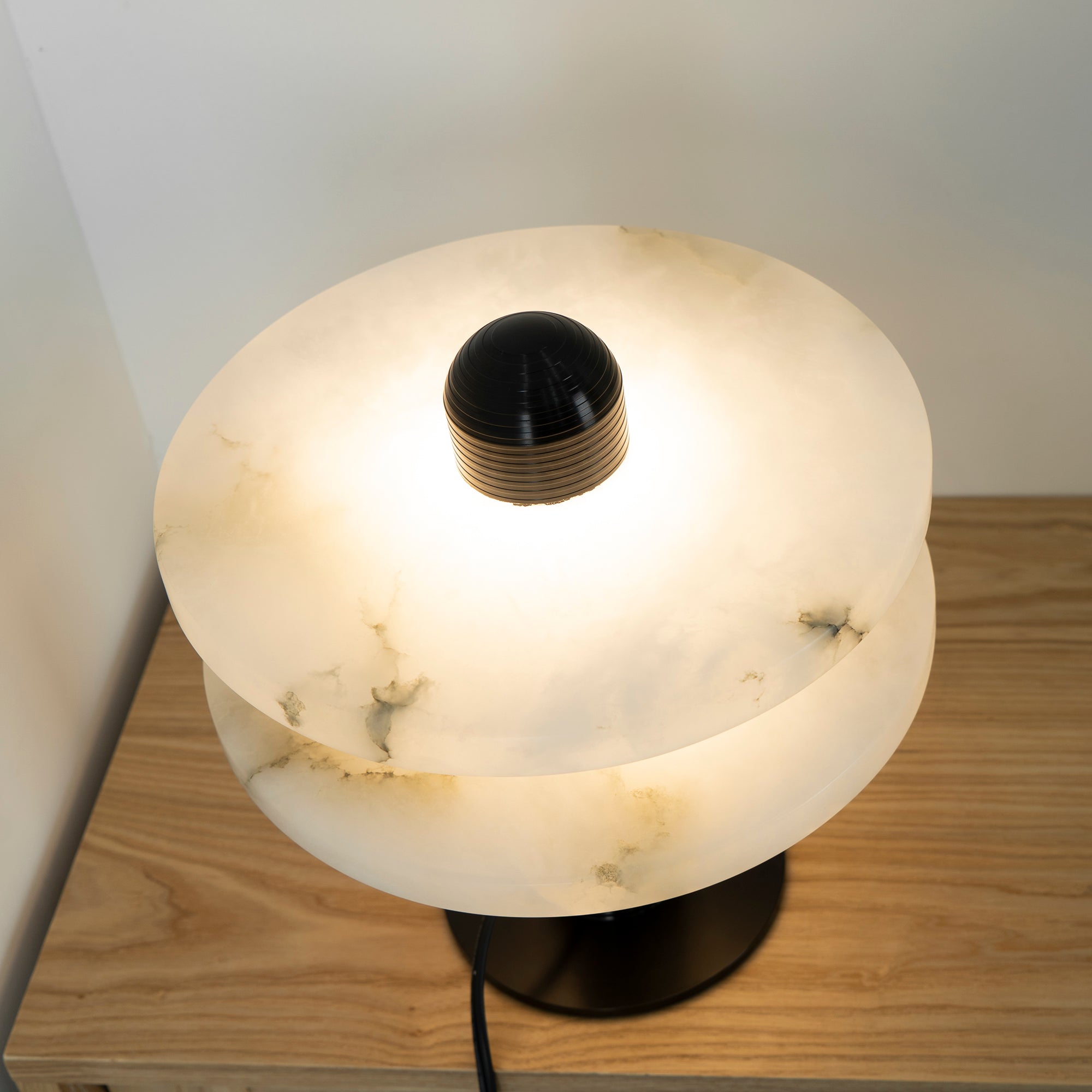 Alabaster Planes Table Lamp - JutuLight