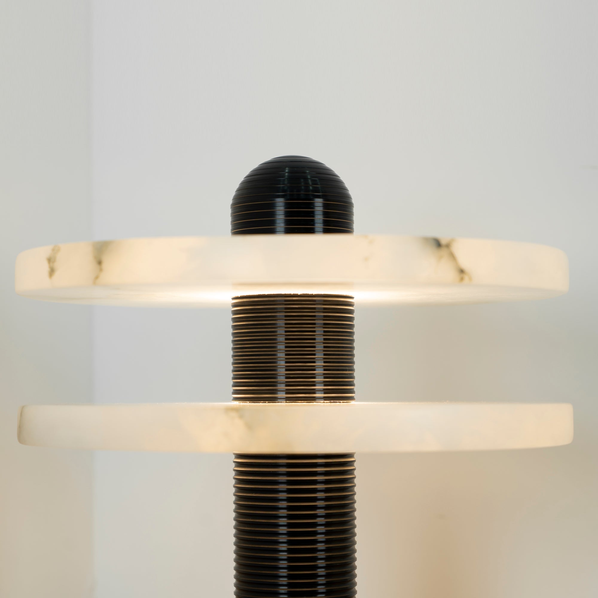 Alabaster Planes Table Lamp - JutuLight