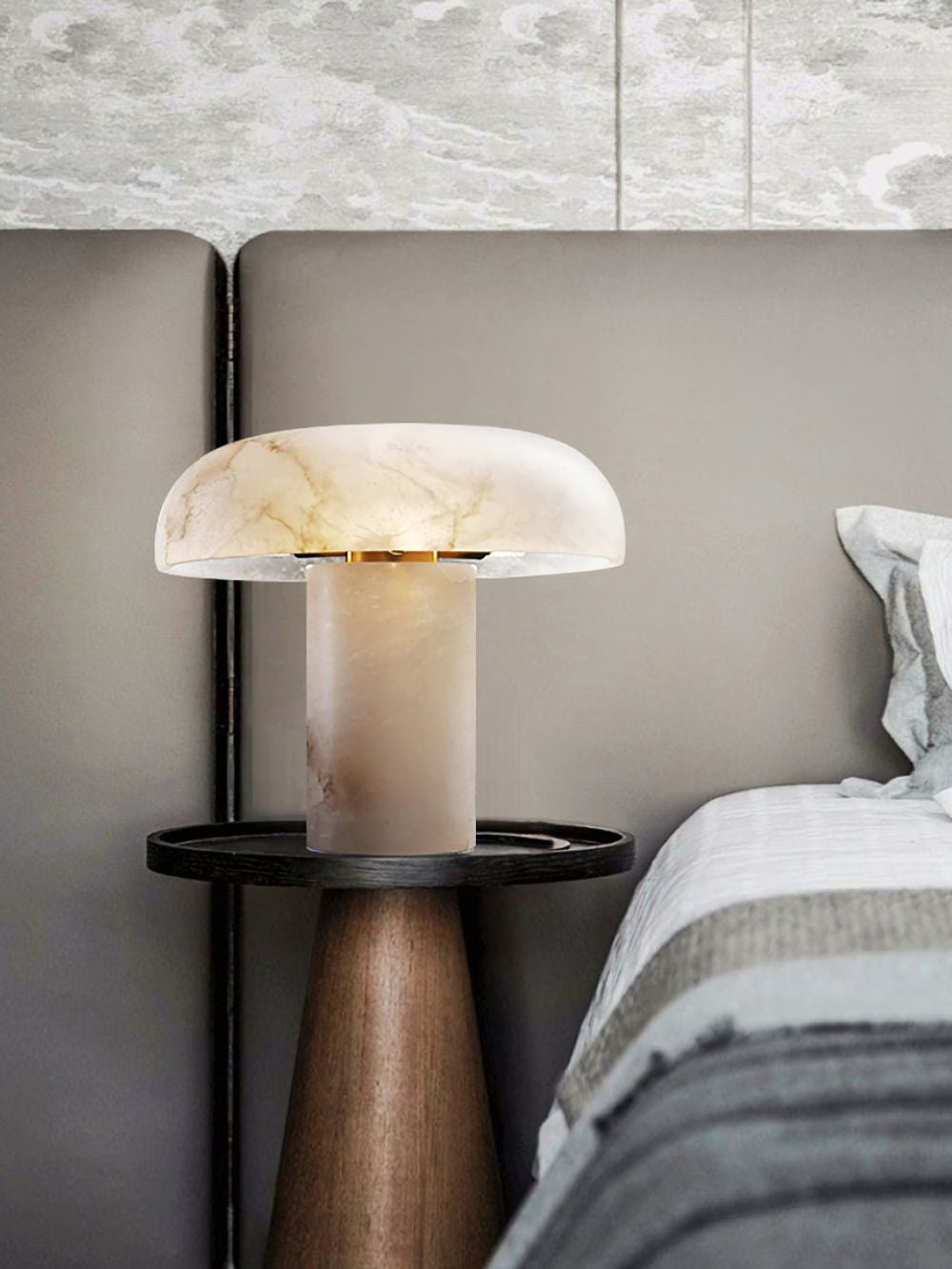Mushroom Alabaster Table Lamp - JutuLight