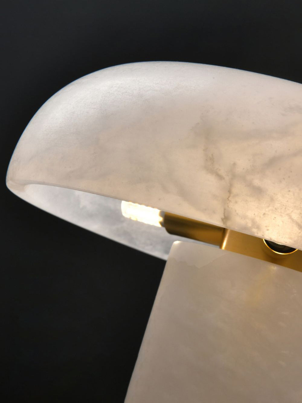 Mushroom Alabaster Table Lamp - JutuLight