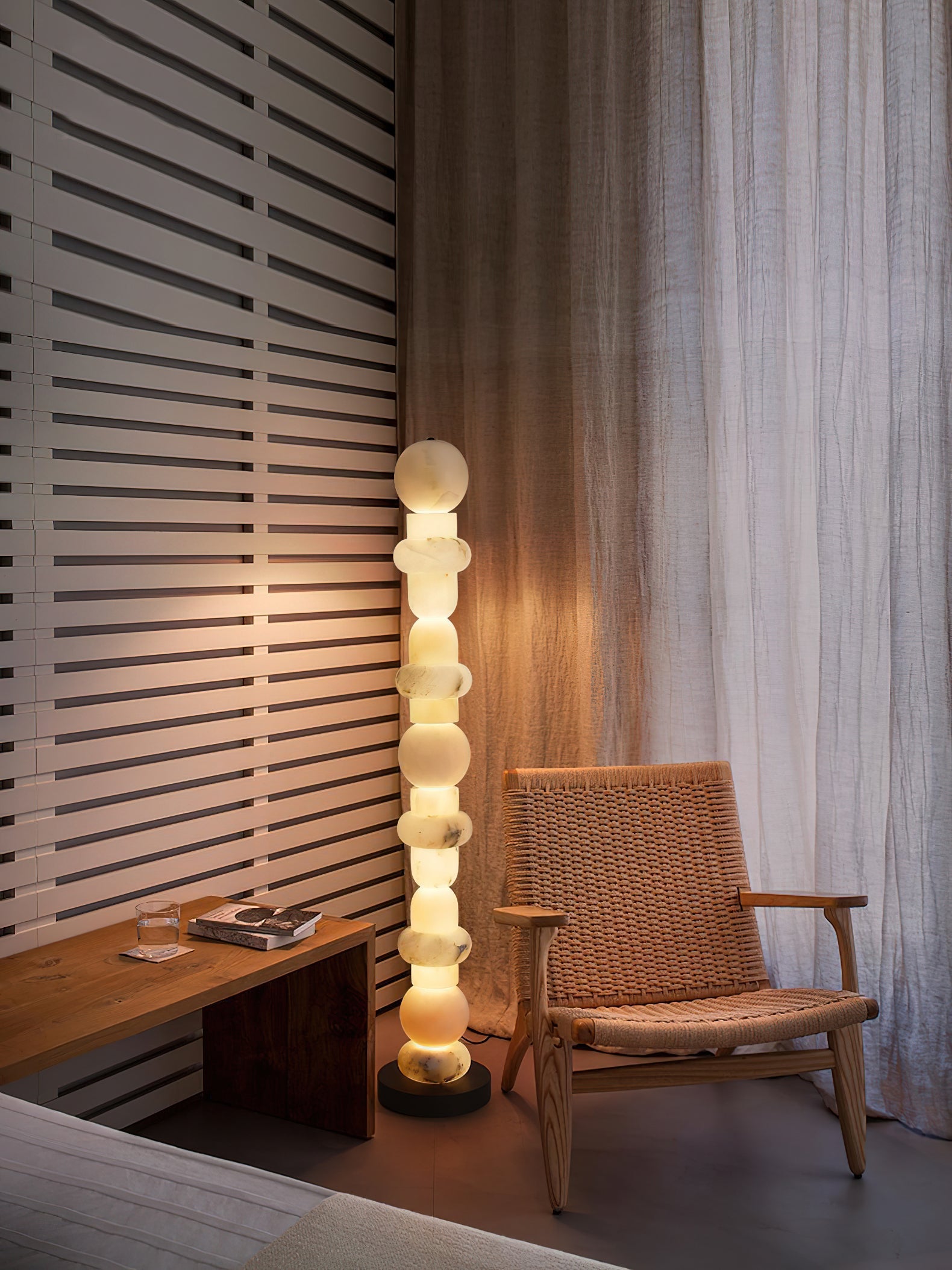 Totem Alabaster Floor Lamp - JutuLight