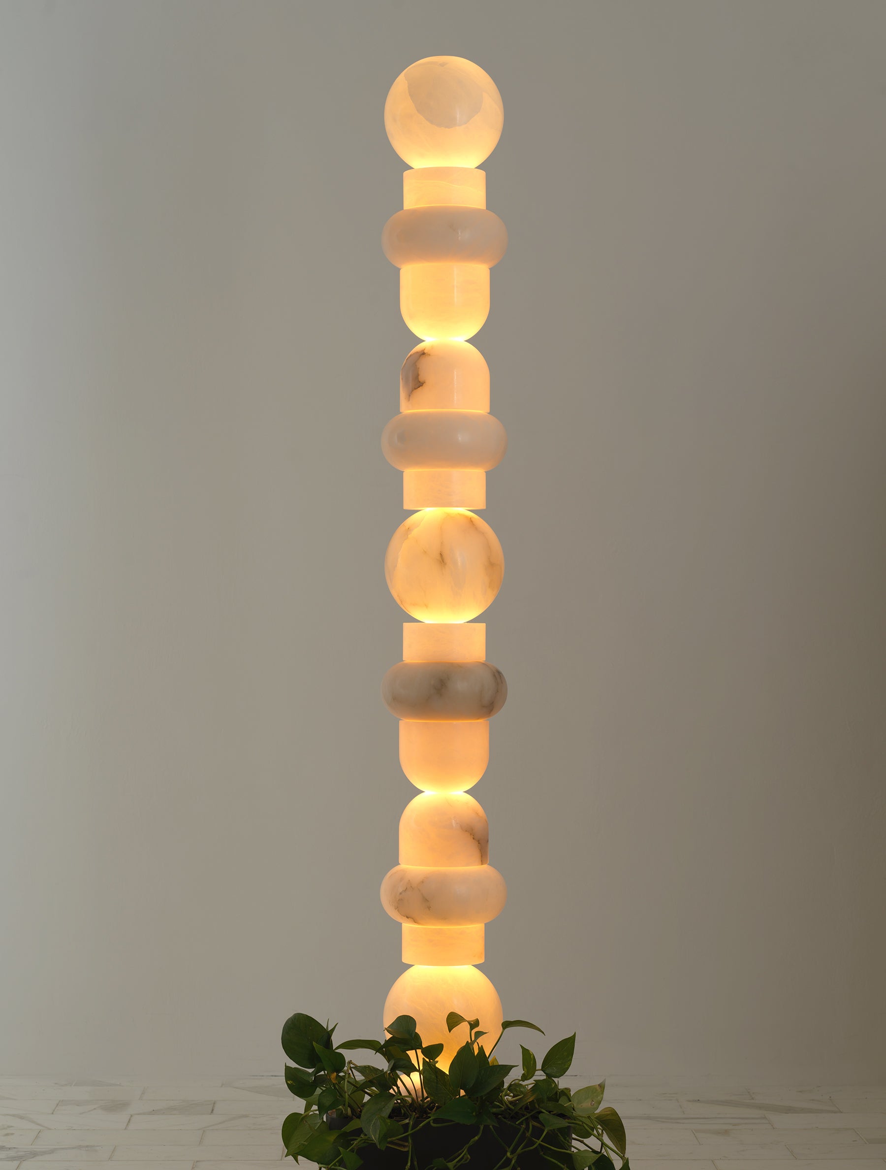 Totem Alabaster Floor Lamp - JutuLight