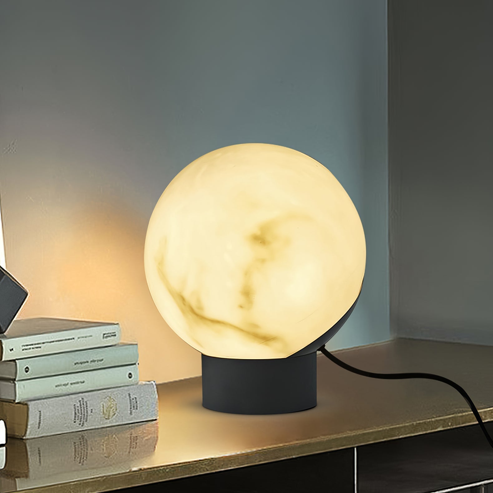 Varasteh Alabaster Table Lamp - JutuLight