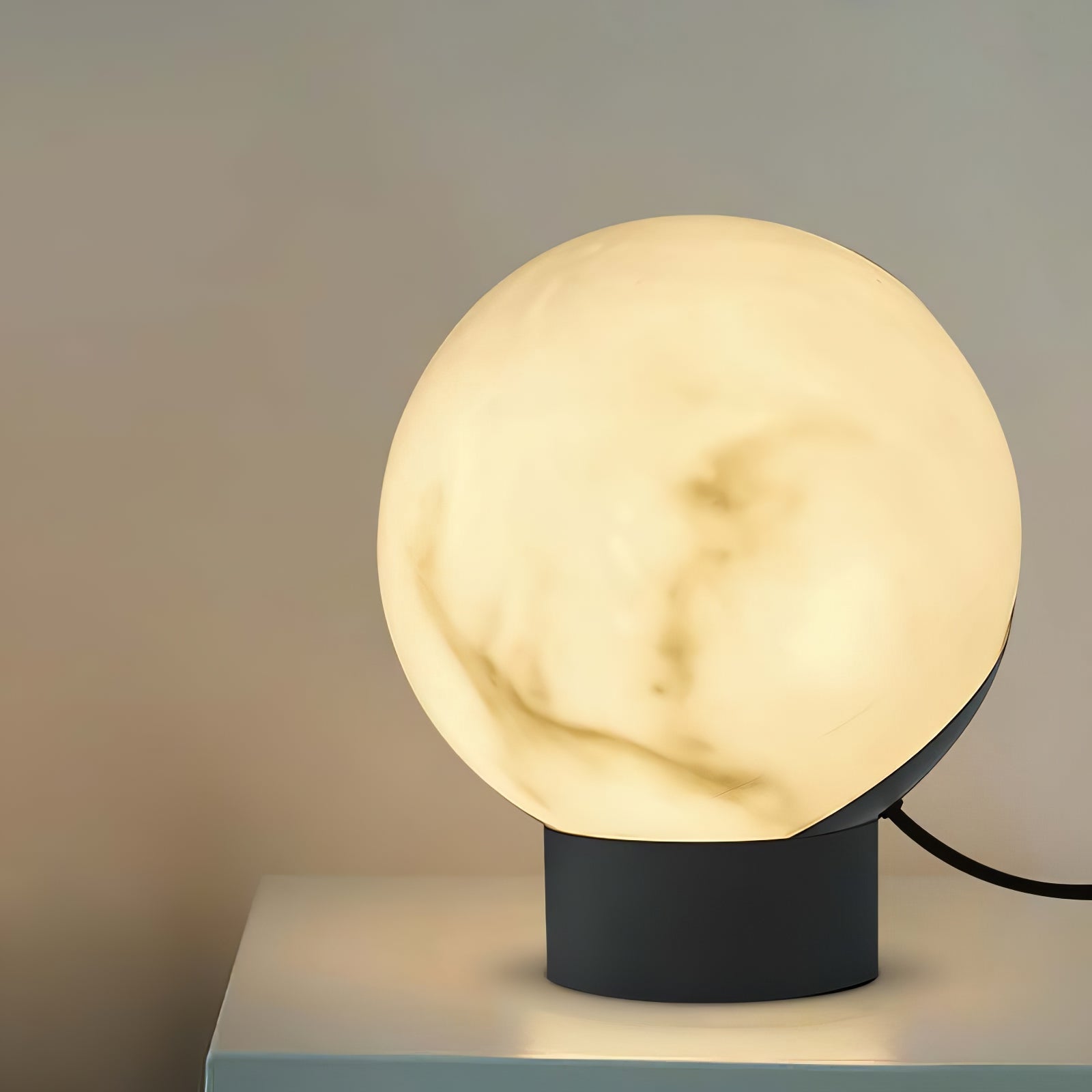 Varasteh Alabaster Table Lamp - JutuLight