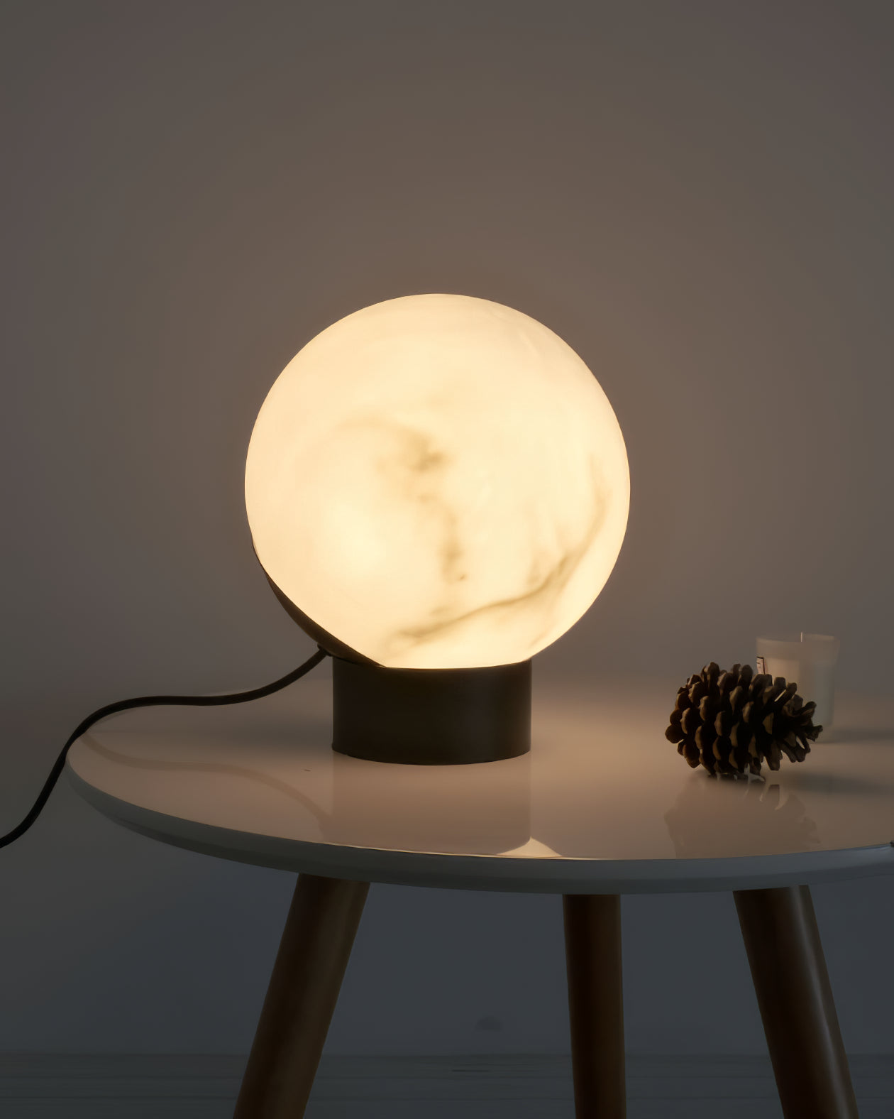 Varasteh Alabaster Table Lamp - JutuLight