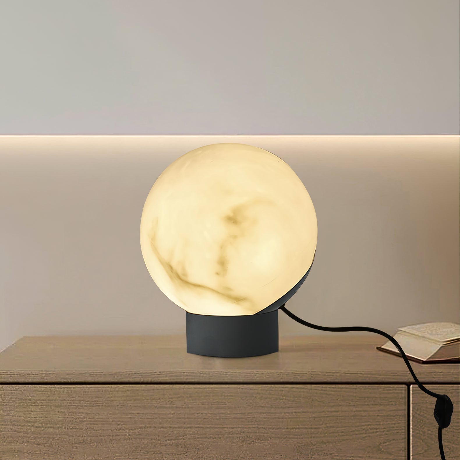 Varasteh Alabaster Table Lamp - JutuLight